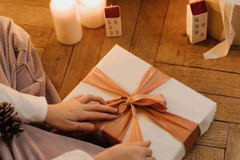 affordable holiday gift ideas foreigner loan